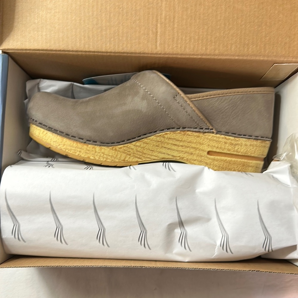 Dansko professional clogs, NWT in box, size 39 (US sz 8.5/9)